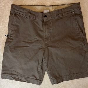 Columbia Regular Fit Canvas Brown Shorts Sz 38 Inseam 10"